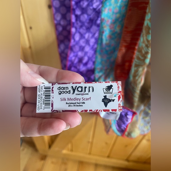 NWT beautiful reclaimed sari silk scarf from Darn Good Yarn - Picture 3 of 3